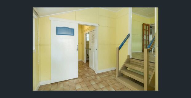 Charming Tarragindi Home with Character, Comfort & Convenience - Photo 1