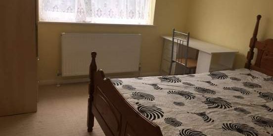 2 bedroom property to rent in Greenford - Photo 3