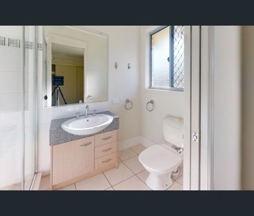 Perfectly positioned on the hill - Photo 6