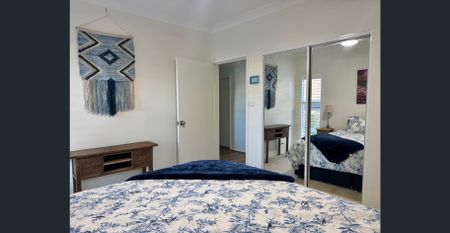 SPACIOUS BEACHSIDE APARTMENT - Photo 4