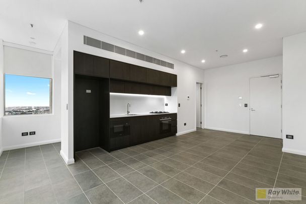 Contemporary City Living with Panoramic Views - Photo 1