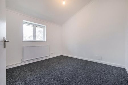 4 bedroom flat to rent - Photo 4