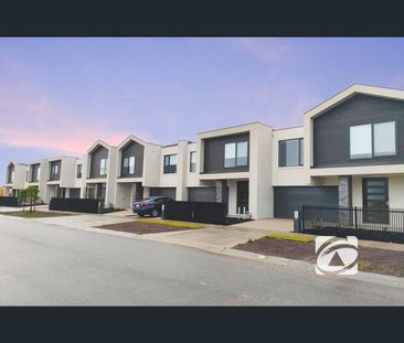 18 Mortlake Drive, Officer South, Vic 3809 - Photo 2