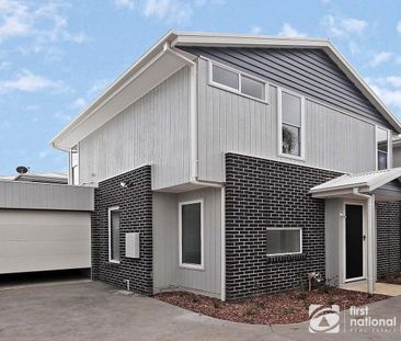 2/2 Mundaring Drive, Cranbourne, Vic 3977 - Photo 2