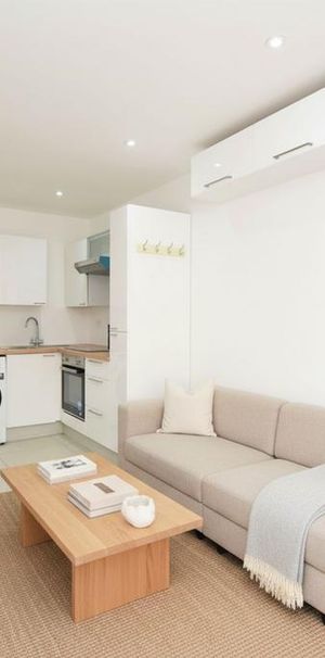 Studio to rent - Photo 1