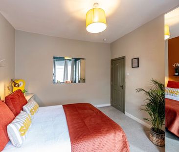 UK Award winning, exceptionally high standard, design-led, immacula... - Photo 2