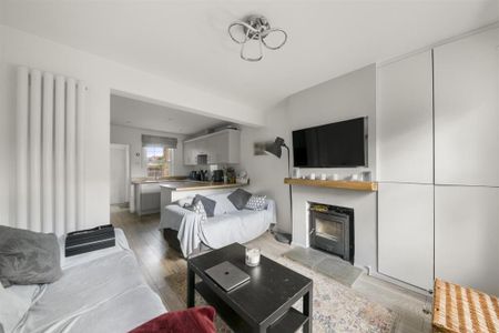 2 bedroom end of terrace house to rent - Photo 2