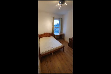 Room in a Shared House, Seely Road, SW17 - Photo 3