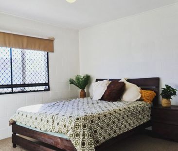 OUTSTANDING SELF CONTAINED DUPLEX UNIT WITH IT'S OWN YARD &mldr; PE... - Photo 5