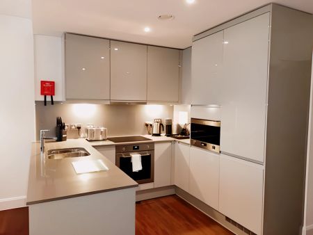 Two Bedroom Two Bathroom Apartment - Photo 5