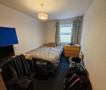 1 bedroom in a flat share to rent - Photo 4