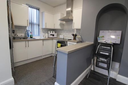 1 bedroom in a house share to rent - Photo 3