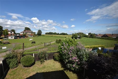 14, Royston Hill, East Ardsley, Wakefield, West Yorkshire, WF3 2HG - Photo 2