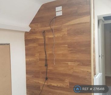 3 bedroom flat to rent - Photo 2