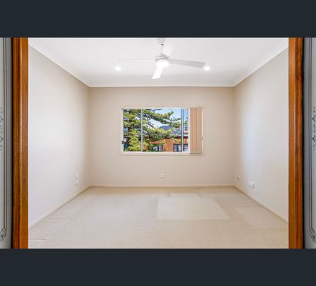 2 Shields Street, Redcliffe, Qld 4020 - Photo 1