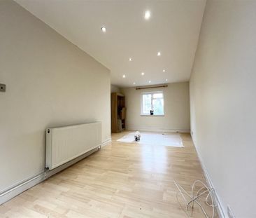 2 Bedroom Flat - Above Shop To Let - Photo 3