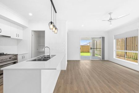 FAMILY HOME WAITING FOR YOU TO MOVE IN! - Photo 3