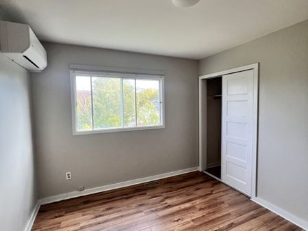 82B Thornhill Drive – SPACIOUS NEWLY RENOVATED 3 BR DUPLEX AVAILABLE NOW! - Photo 4