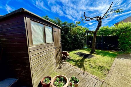 Christopher Close, PETERBOROUGH - Photo 3