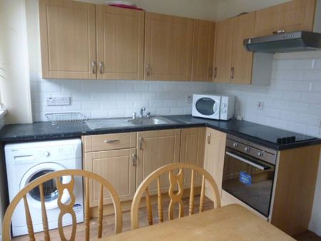 Partly Furnished 2 Bedroom Terrance - Photo 3