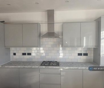 1 bedroom in a house share to rent - Photo 6