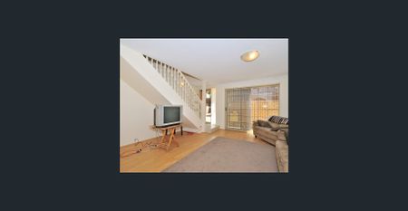 Great Location ... Cosy Four-Bedroom Rear townhouse - Photo 2