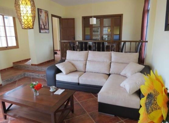 FOUR BEDROOMED HOUSE NEAR FRIGILIANA FOR LONG TERM RENTAL - Foto 1