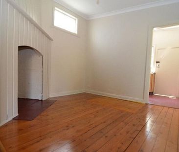 Well Maintained House with 3 Large Bedrooms - Photo 4