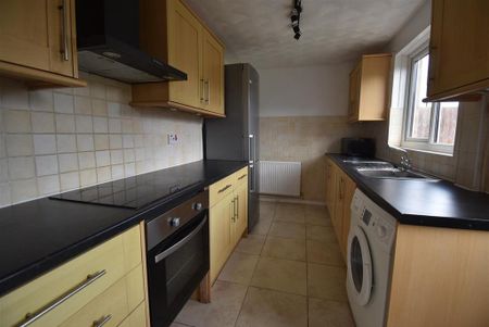 3 bedroom terraced house to rent - Photo 5
