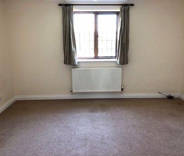 2 bedroom character property to rent - Photo 3