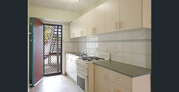 Stylish unit in great location - Photo 1