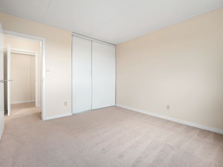 Sun Crest Tower Apartments - Photo 3