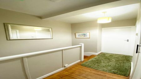 1 bedroom in a flat share to rent - Photo 2
