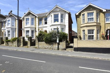 2 bedroom flat to rent - Photo 4
