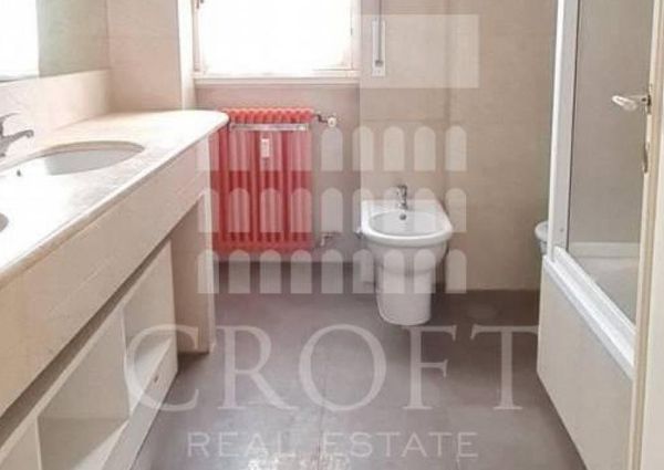 Attic-Cassia: 250mq. Top floor in addition to 250mq. of panoramic terraces. Spacious living, dining, 5 bedrooms, 3 baths, maid’s room, 3 panoramic terraces, parking, silent,. Located at begining of Cassia, near Schools. Ref 160