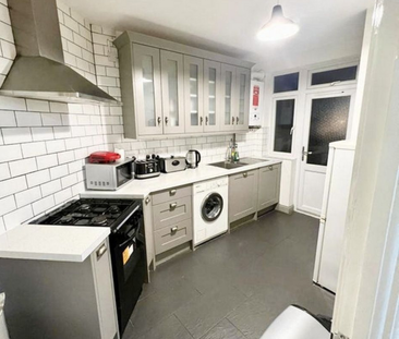 1 bedroom in a house share to rent - Photo 4