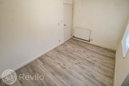 2 bedroom semi-detached house to rent - Photo 5