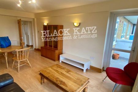 3 bedroom apartment to rent - Photo 2