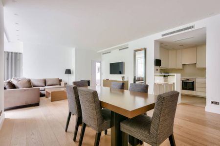 Location appartement, Paris 8ème (75008), 4 pièces, 88.01 m², ref 84769058 - Photo 5