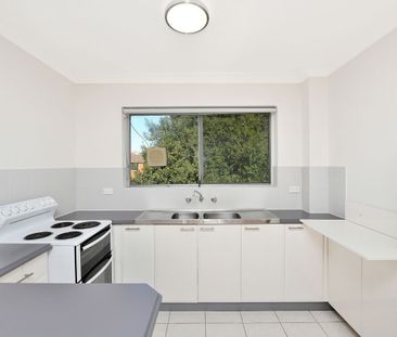 Ultra Convenient Location, Sun Filled Property - Photo 6