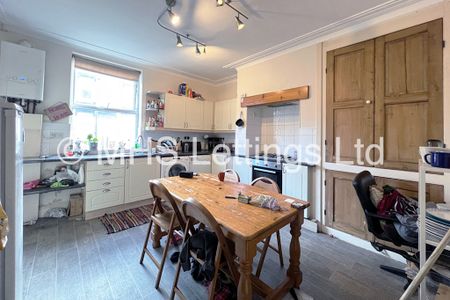 4 Bedroom Mid Terraced House for rent in Spring Grove View - Photo 4