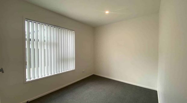 Beautifully Presented Townhouse - Photo 1