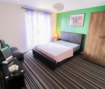 1 bedroom in a house share to rent - Photo 2