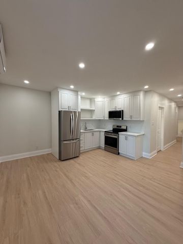 For Lease - 380 Clinton Street Unit# Main Flr, Toronto, Ontario - Photo 4