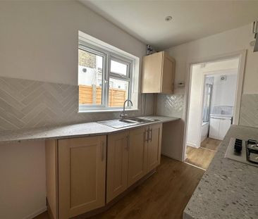 3 bedroom terraced house to rent - Photo 6