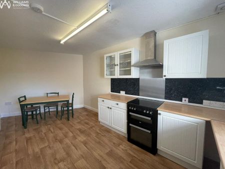 2 bedroom flat to rent - Photo 2