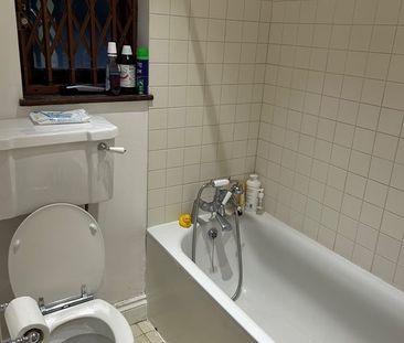 2 Bed Flat, Wotton Road, NW2 - Photo 4