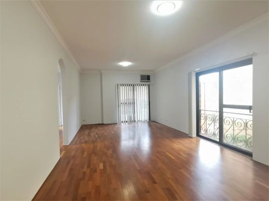 Bright & Spacious Two Bedroom Unit in Prime Hurstville Location - Photo 1