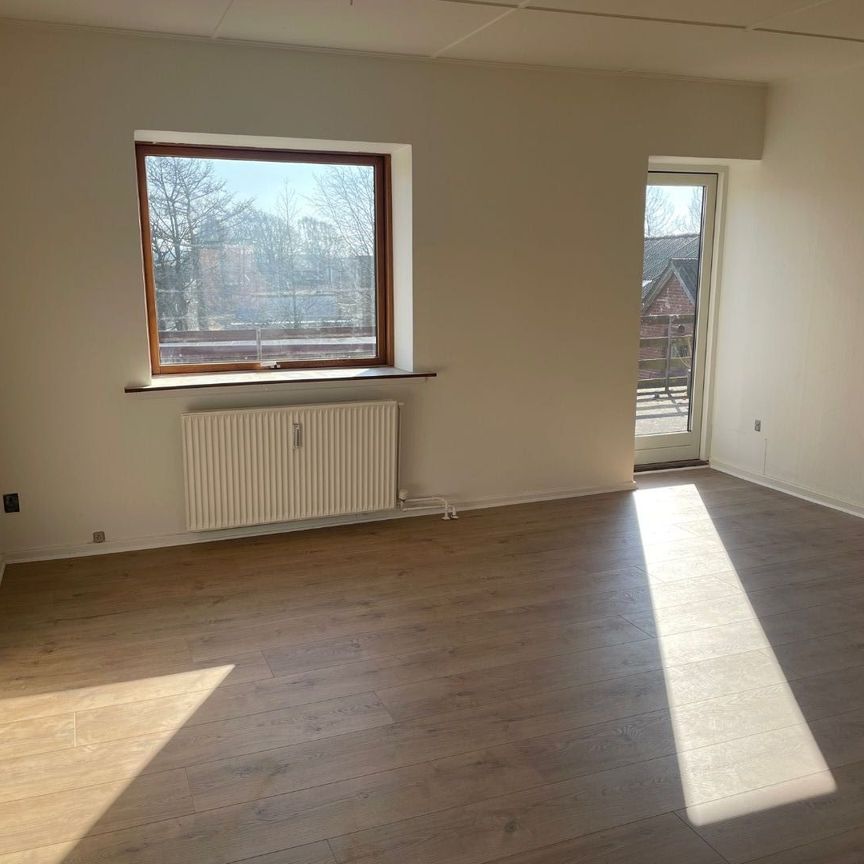 Central lejlighed på Aalestrup torv - Photo 1