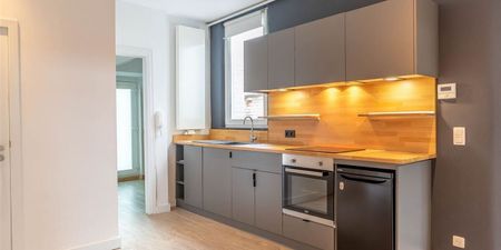 Penthouse te huur in Elsene voor € 900 met 1 slaapkamer - Foto 4